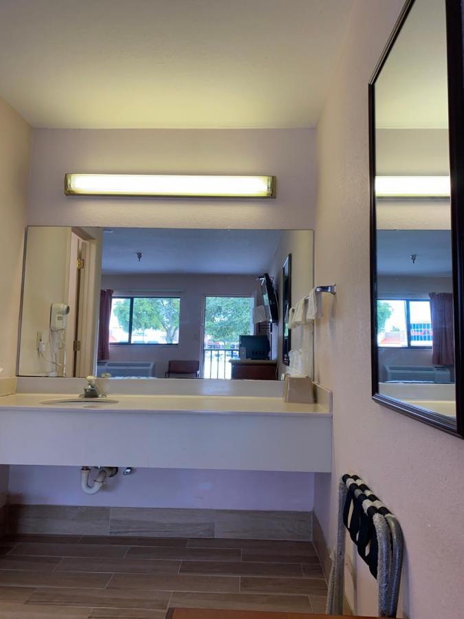 Regency Inn Fern Park Екстер'єр фото