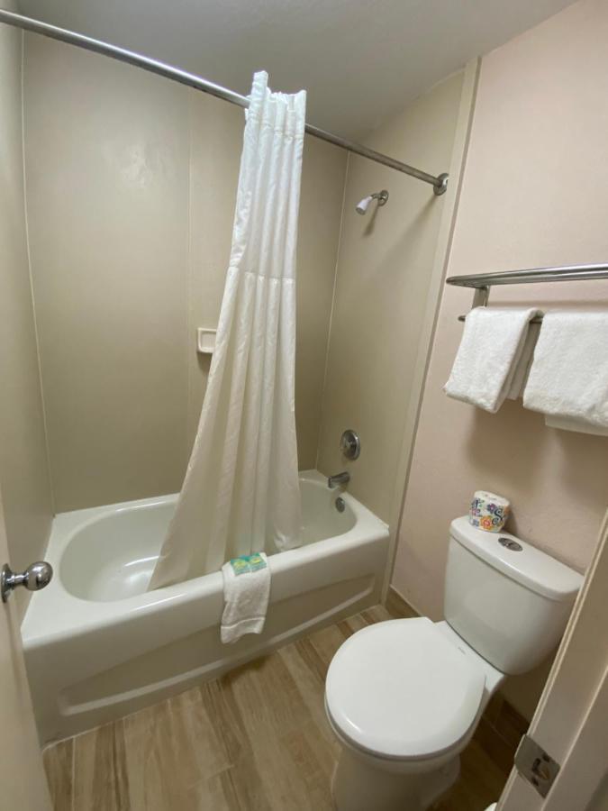 Regency Inn Fern Park Екстер'єр фото