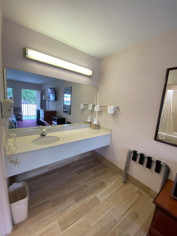 Regency Inn Fern Park Екстер'єр фото