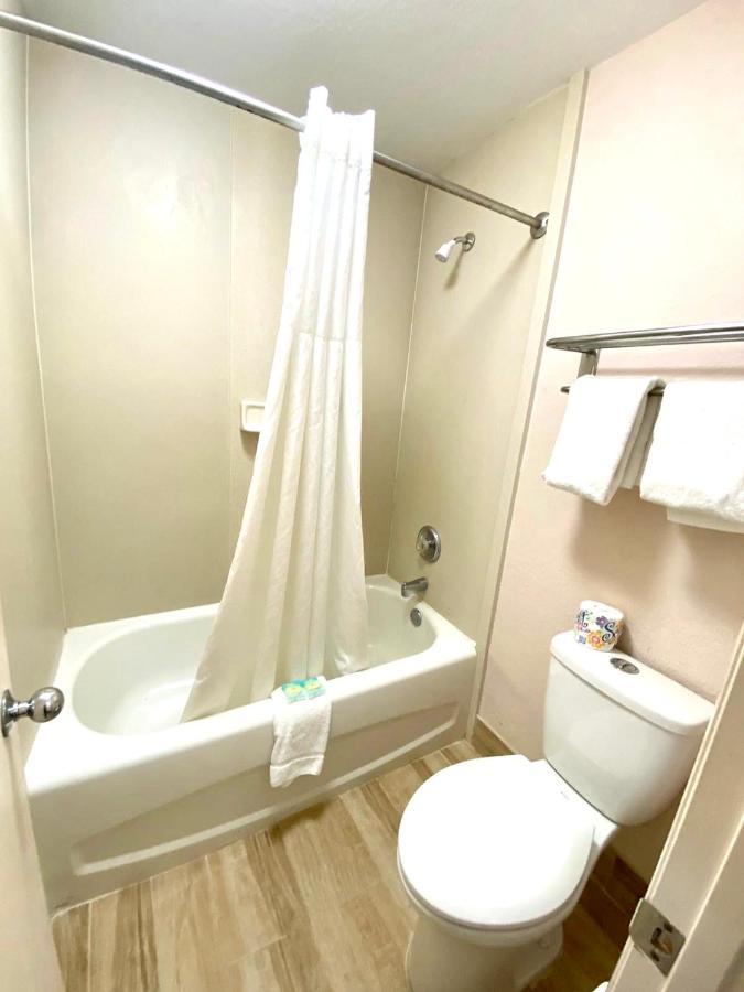 Regency Inn Fern Park Екстер'єр фото