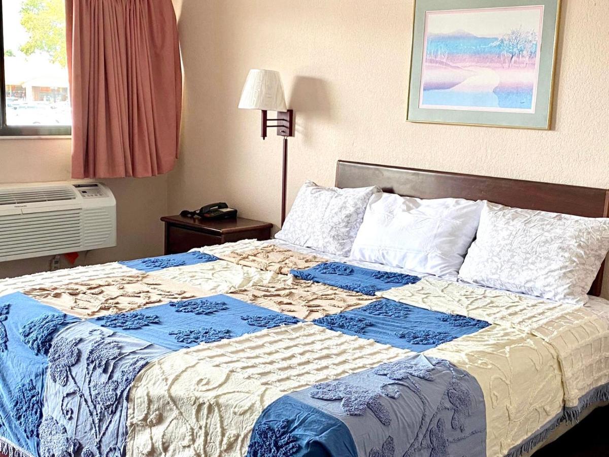Regency Inn Fern Park Екстер'єр фото