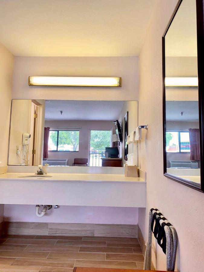 Regency Inn Fern Park Екстер'єр фото
