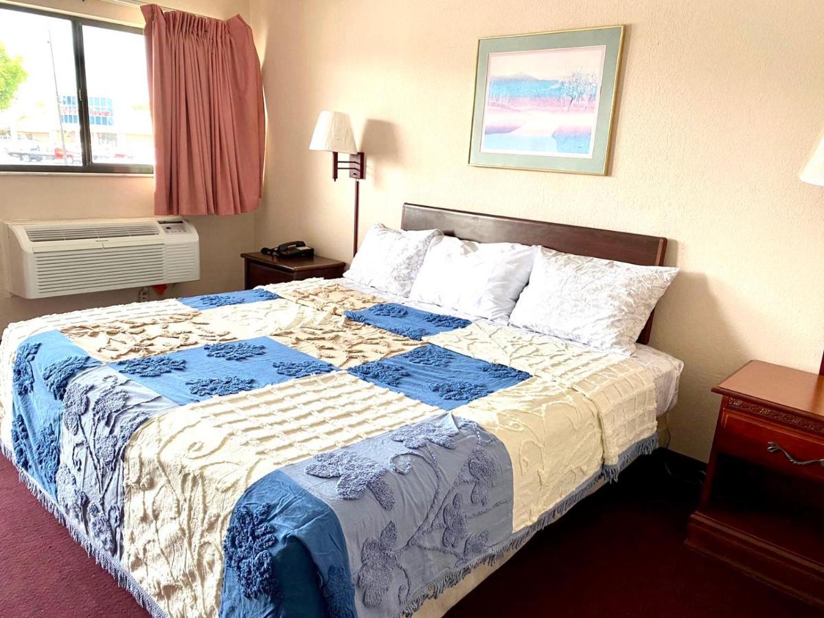 Regency Inn Fern Park Екстер'єр фото